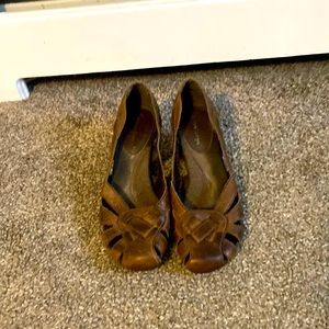 Unique Bare Traps brand Wedge